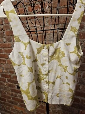 Mus & Bombon Barcelona Women's Floral Scoop-Neck Camisole in Olive & White.